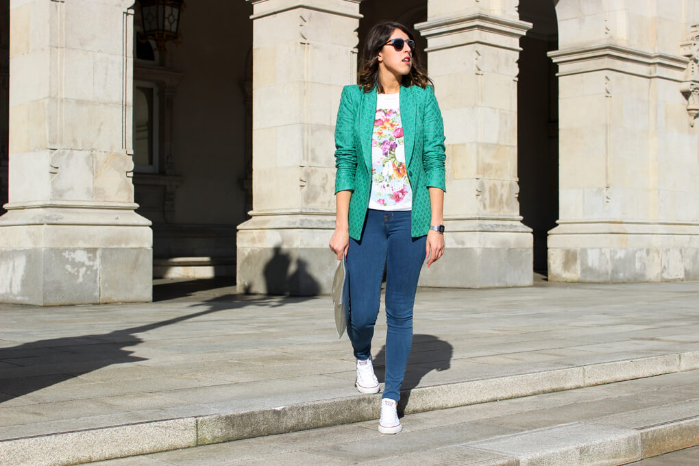 streetstyle-galicia-moda-vigo-pontevedra-siemprehayalgoqueponerse-outfit-blazer-denim-jeans-converse-zapatillas