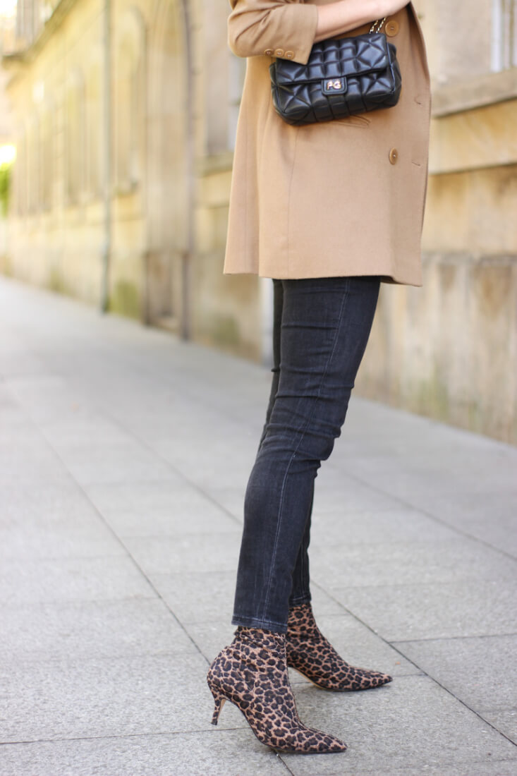 Botines estampado leopardo de Zara. Botines estilo calcetóin